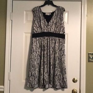 Black and white Avenue dress